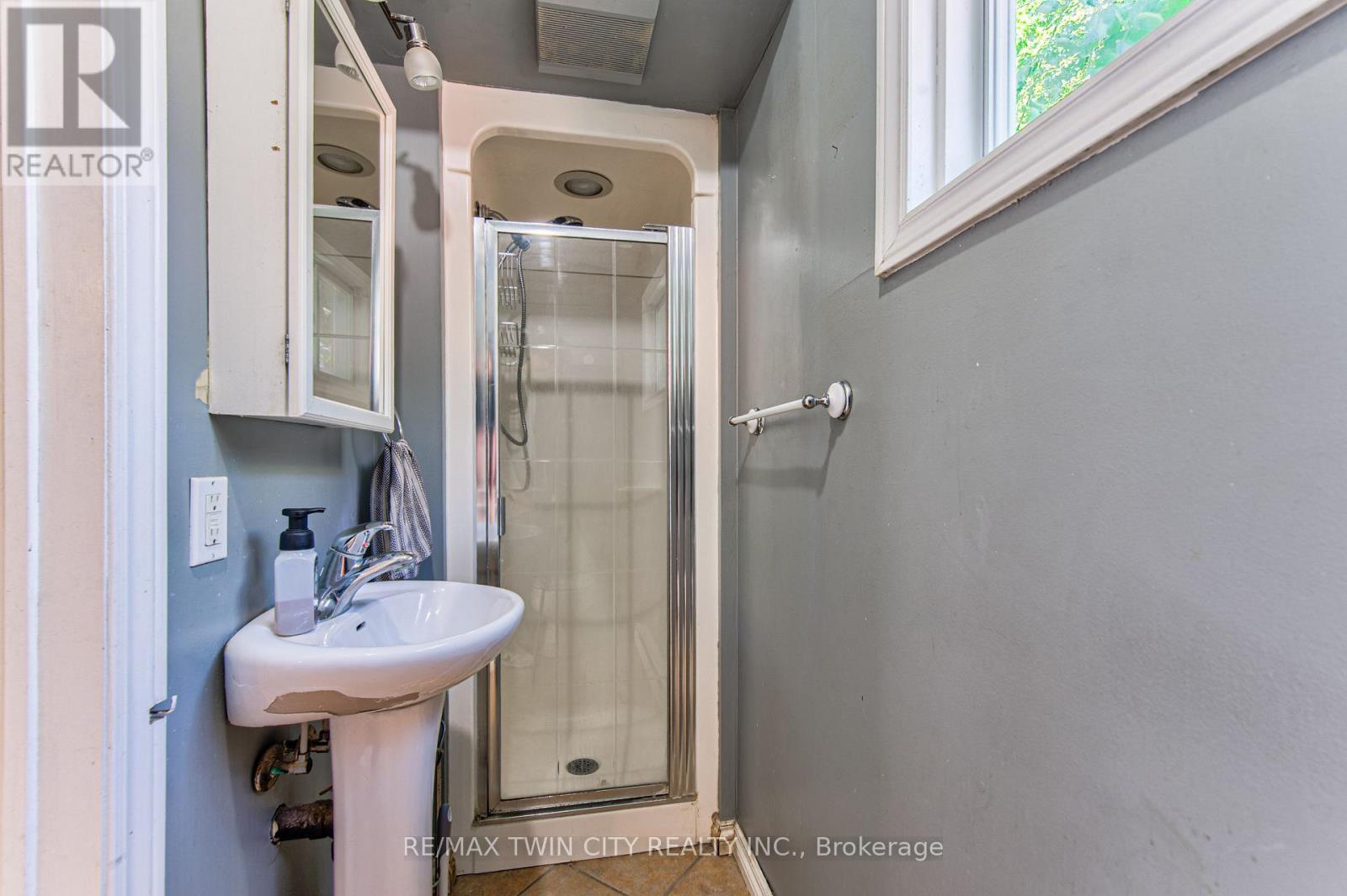 22 HERLAN AVENUE - 22