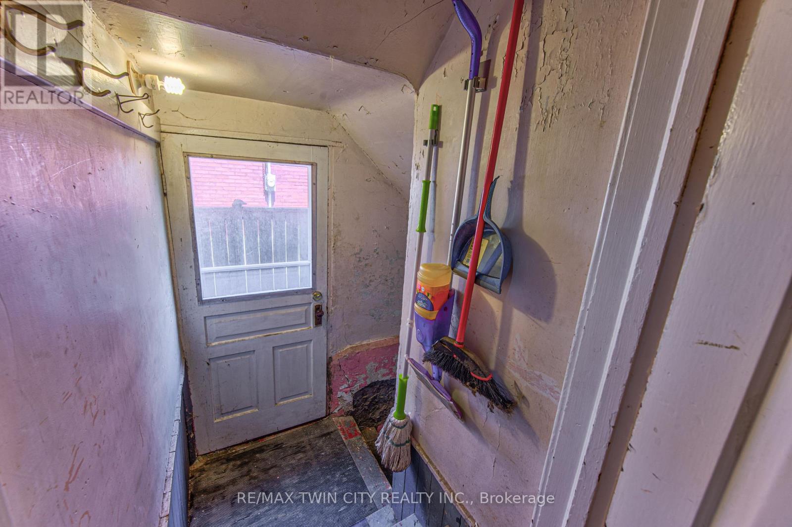 22 HERLAN AVENUE - 23