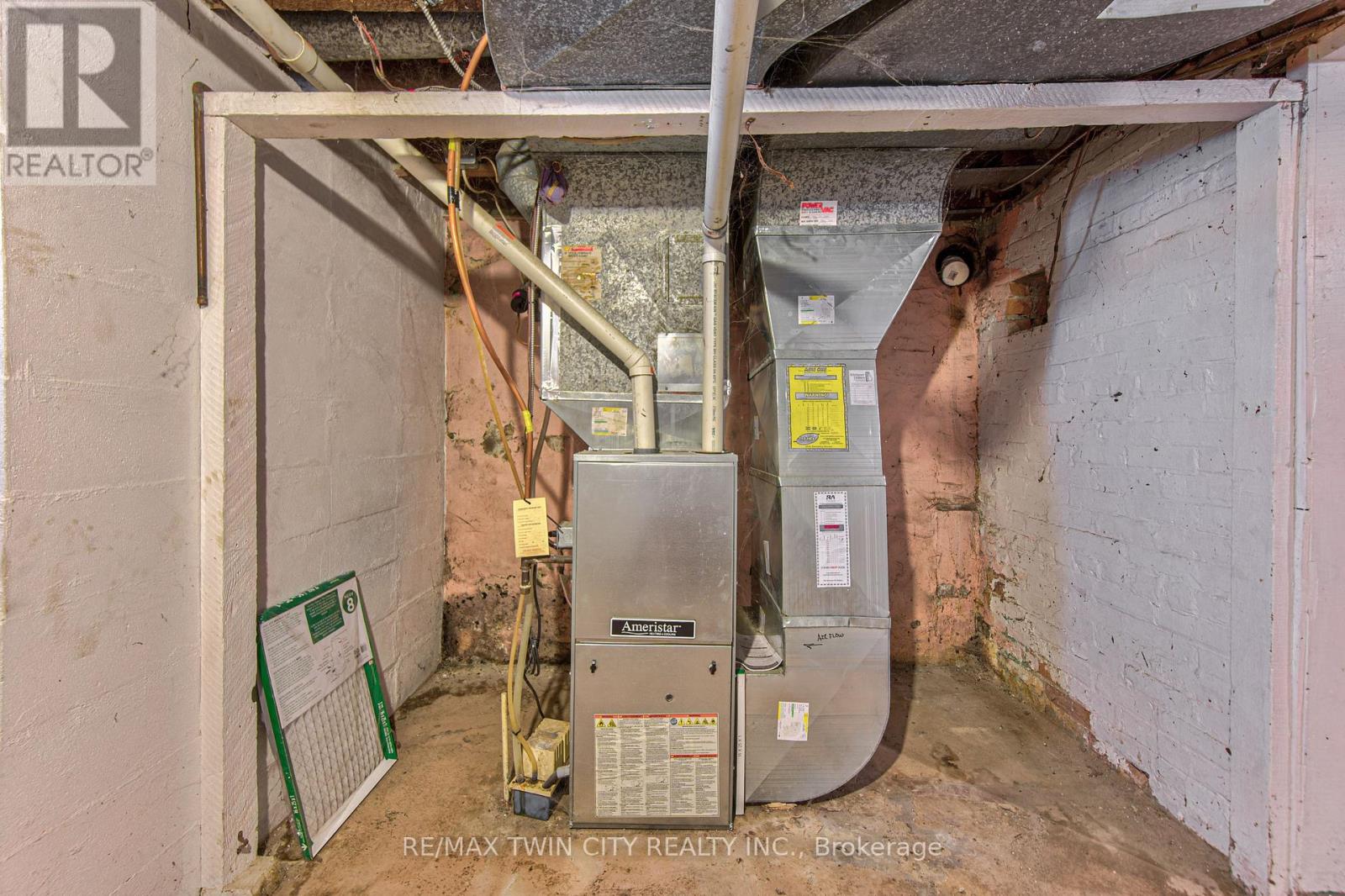 22 HERLAN AVENUE - 25