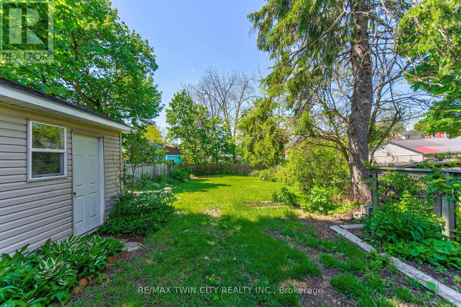 22 HERLAN AVENUE - 29