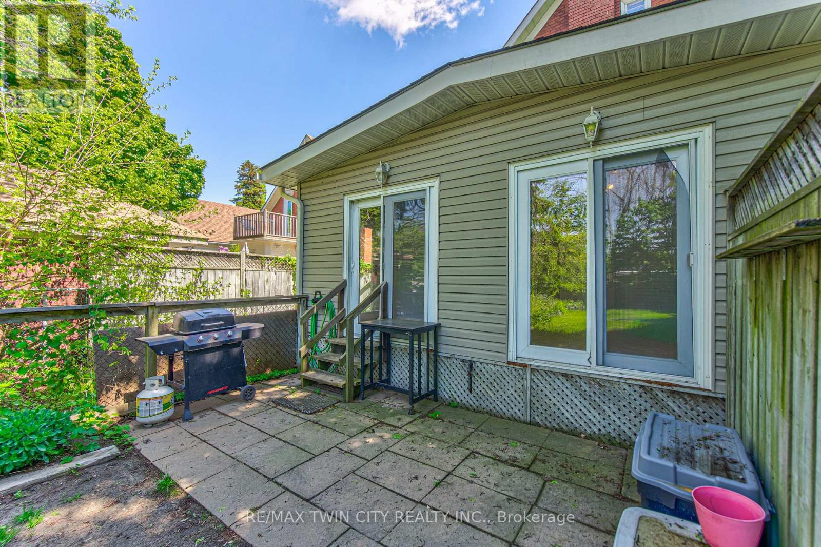 22 HERLAN AVENUE - 30