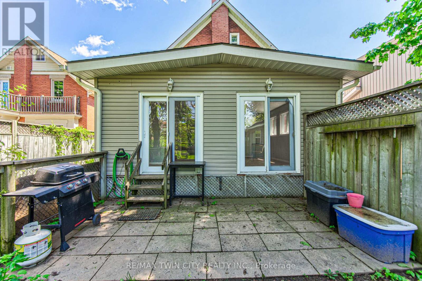 22 HERLAN AVENUE - 31