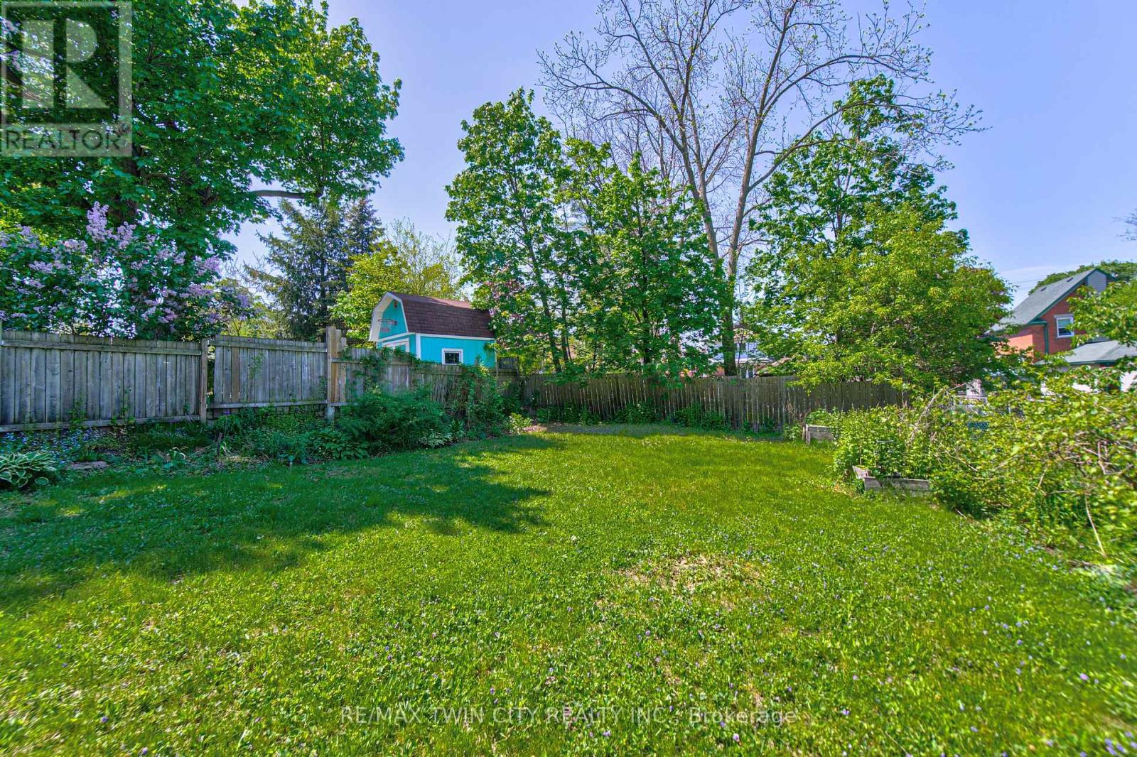 22 HERLAN AVENUE - 34
