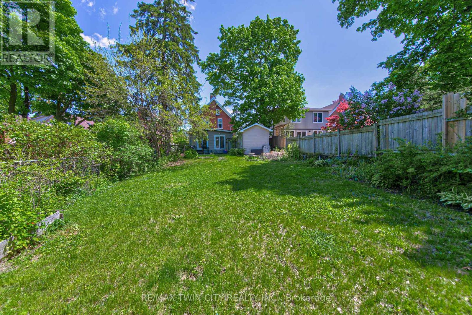 22 HERLAN AVENUE - 35
