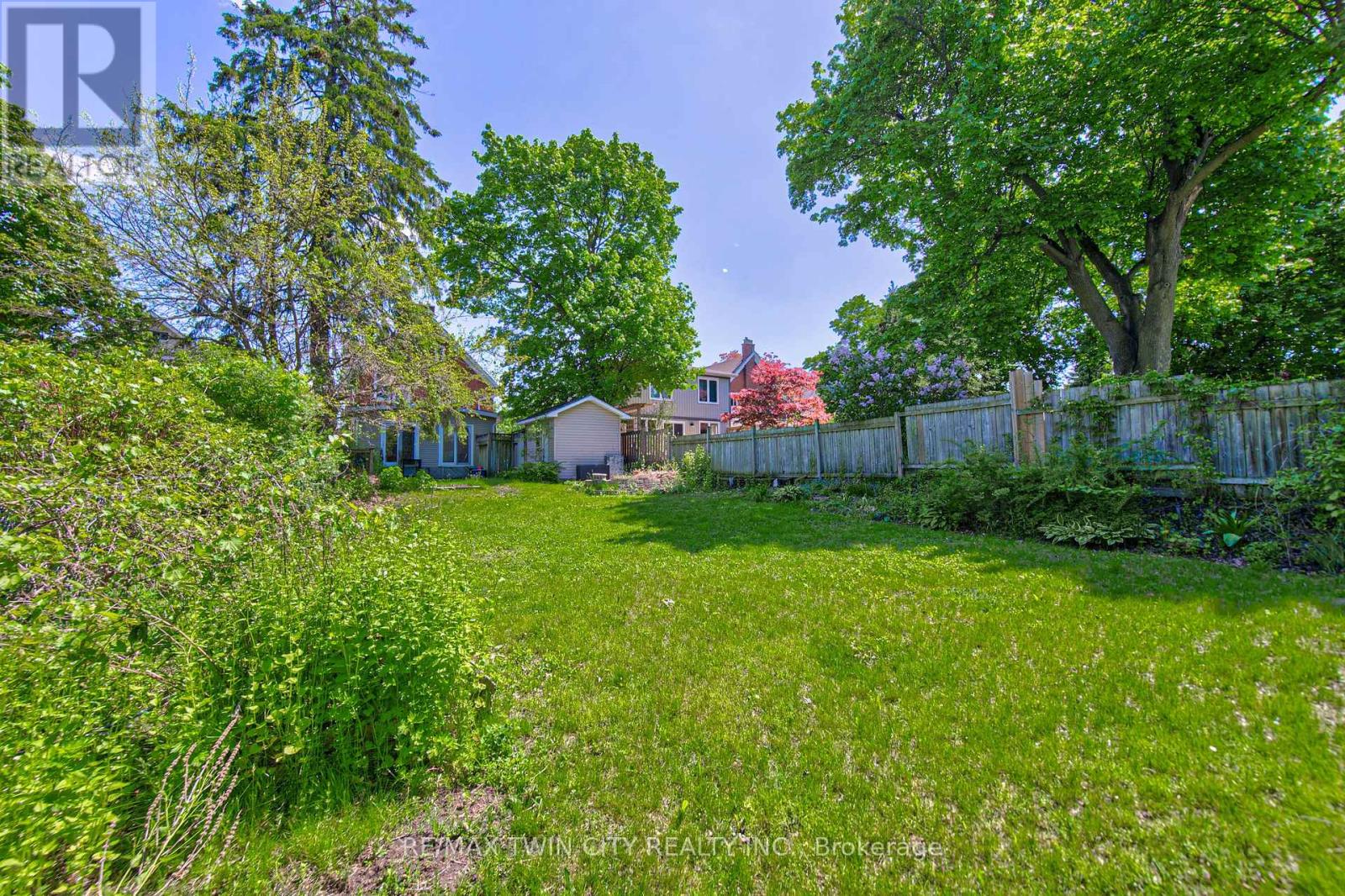 22 HERLAN AVENUE - 36