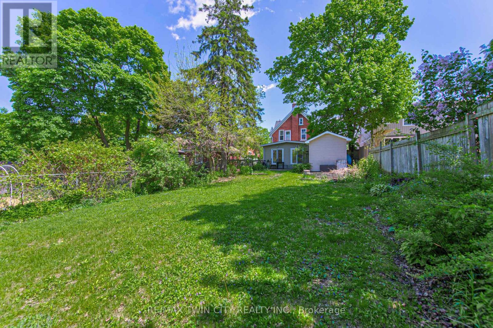 22 HERLAN AVENUE - 37