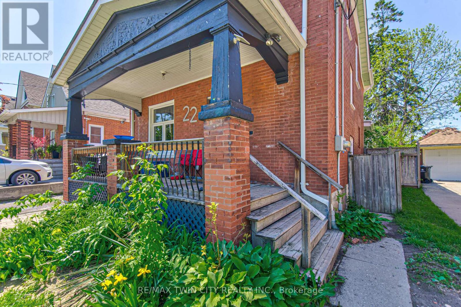 22 HERLAN AVENUE - 4