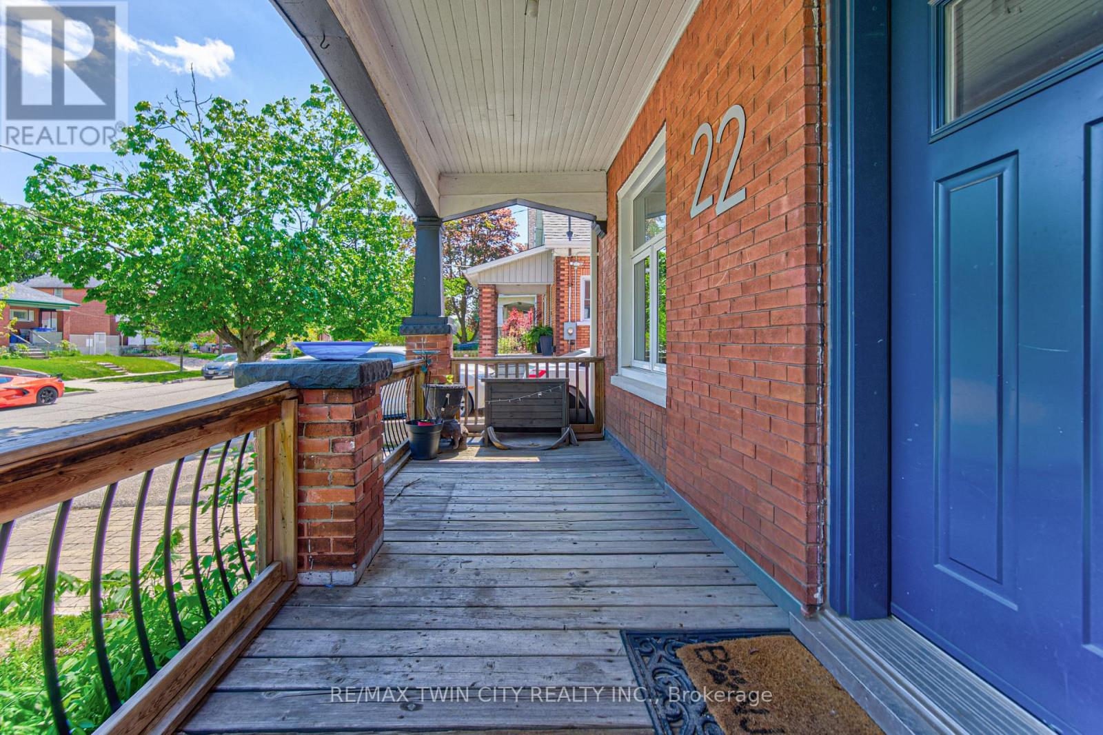 22 HERLAN AVENUE - 6