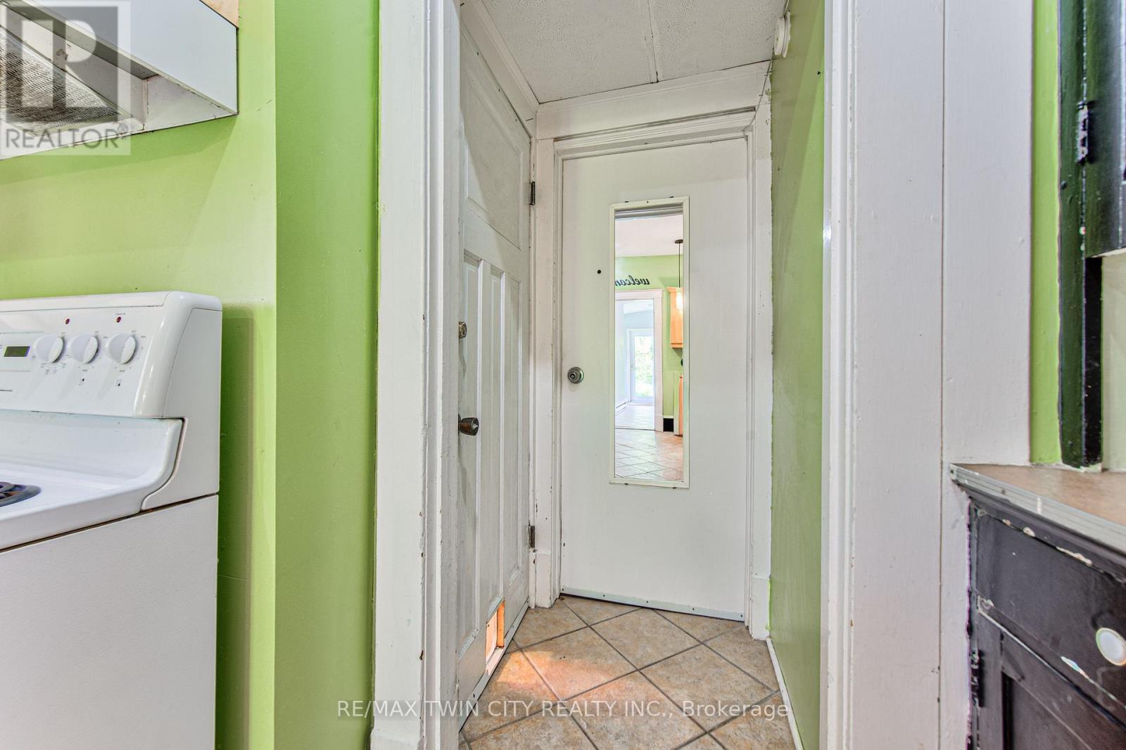 22 HERLAN AVENUE - 8