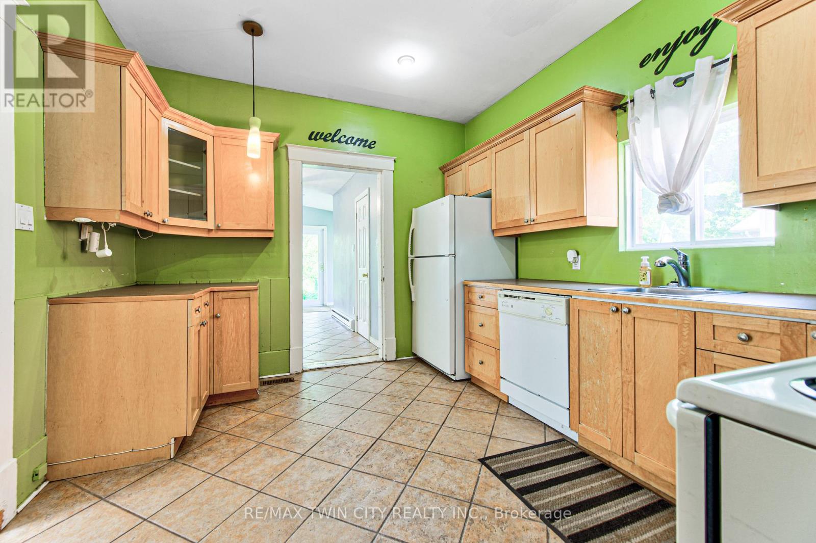 22 HERLAN AVENUE - 9