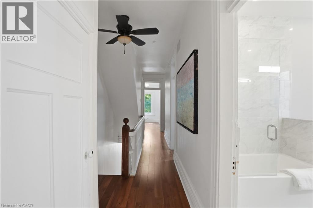 101 VICTORIA Avenue S - 23