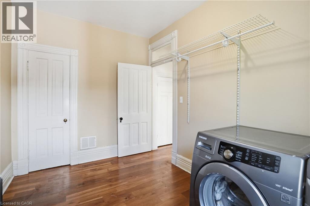 101 VICTORIA Avenue S - 40