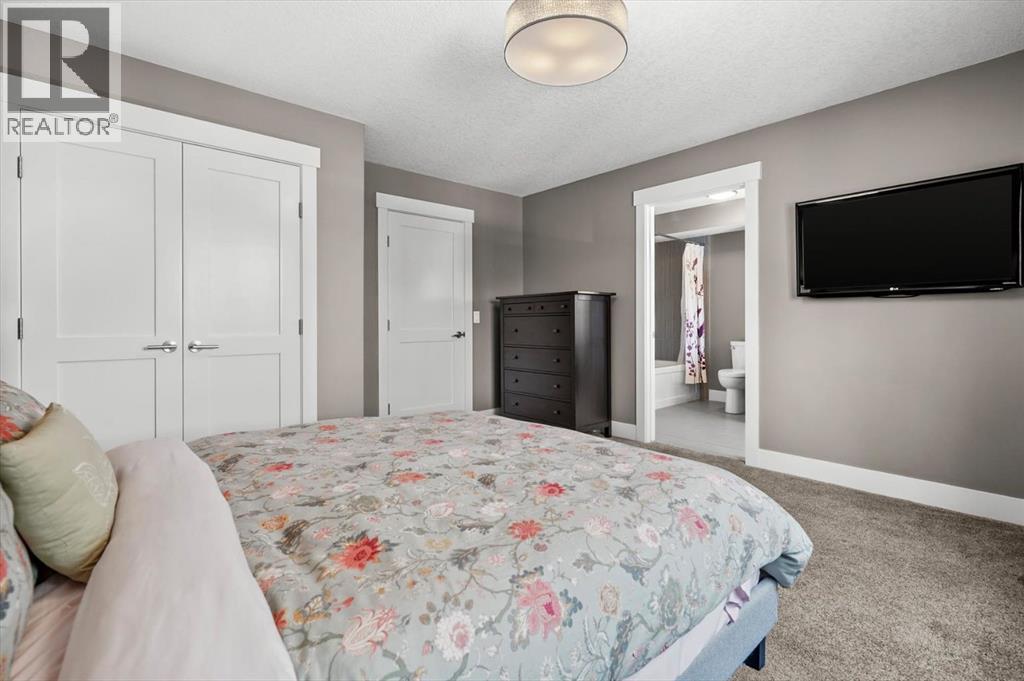 449 28 Avenue NW - 32