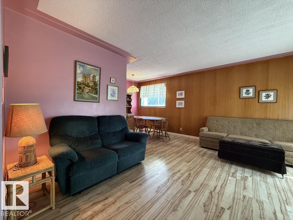 9908 96A Avenue - 11
