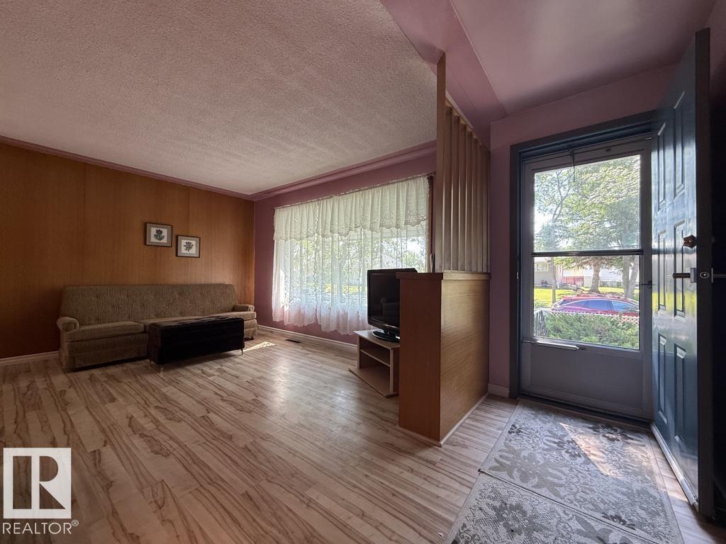 9908 96A Avenue - Image 12