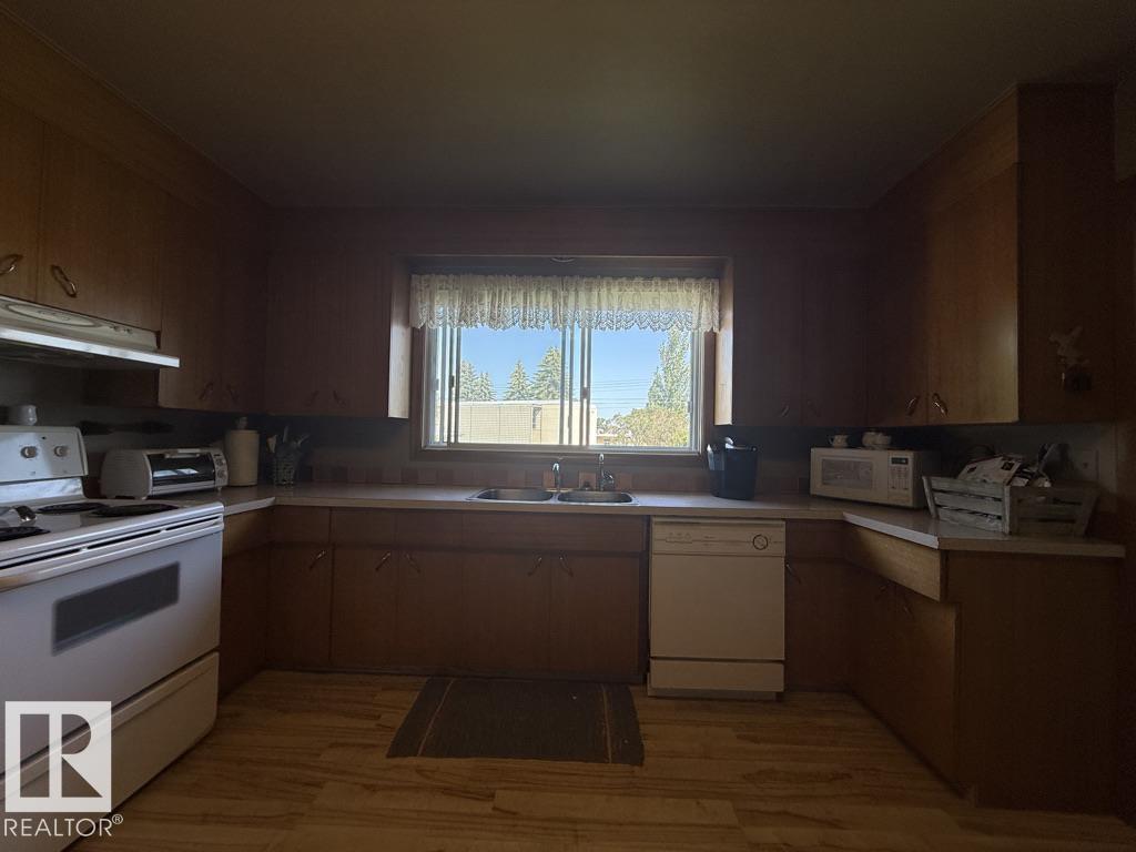 9908 96A Avenue - 16