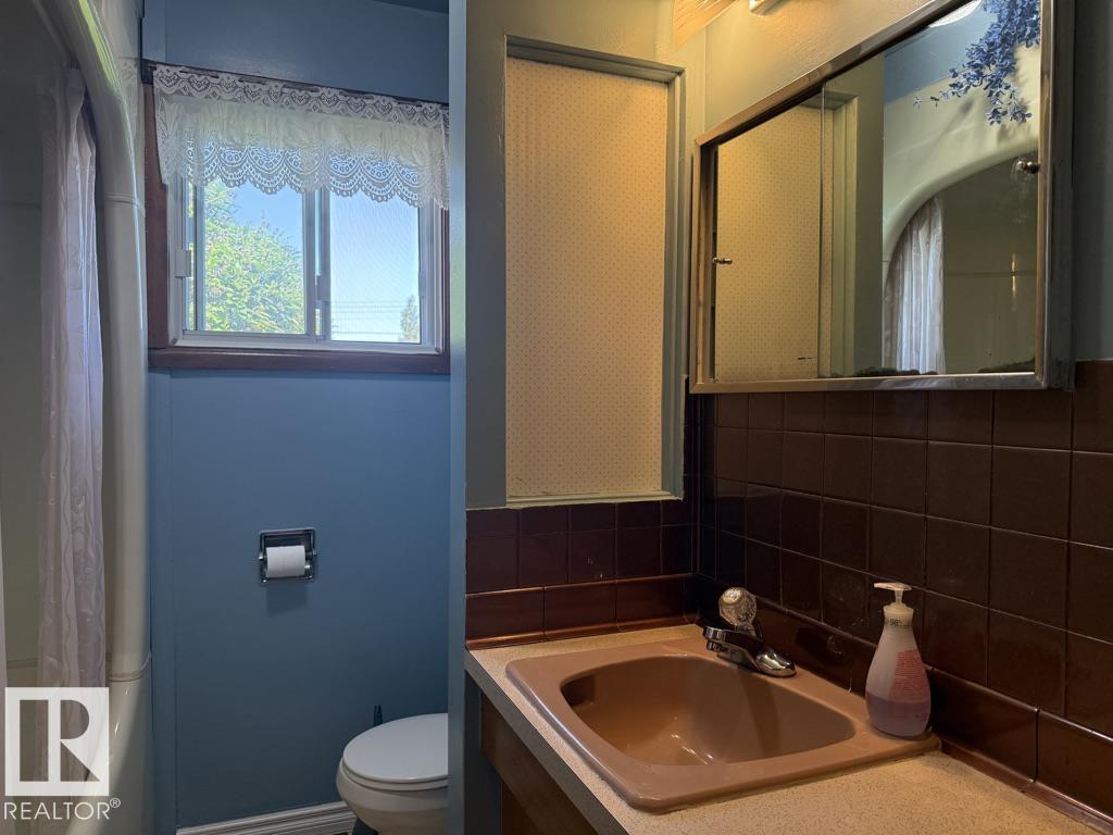 9908 96A Avenue - 18