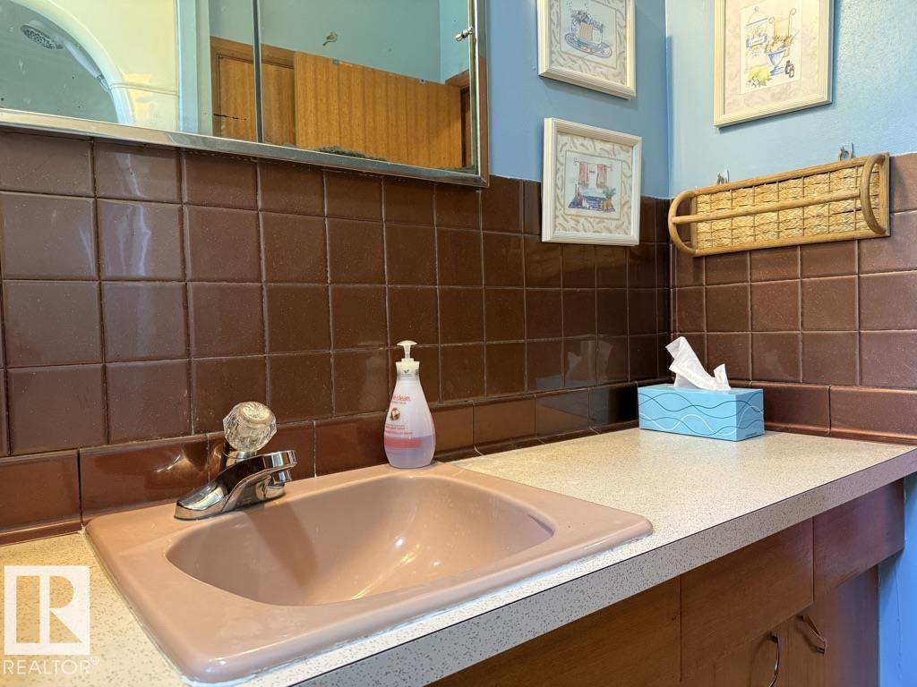 9908 96A Avenue - 19