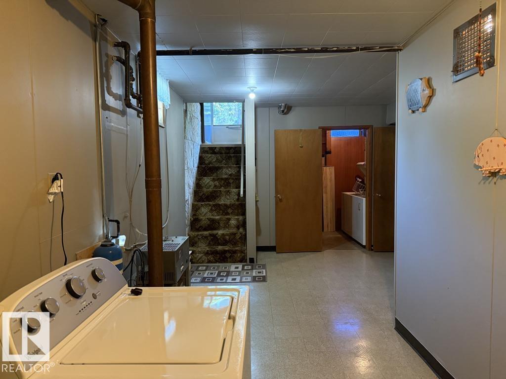 9908 96A Avenue - 40