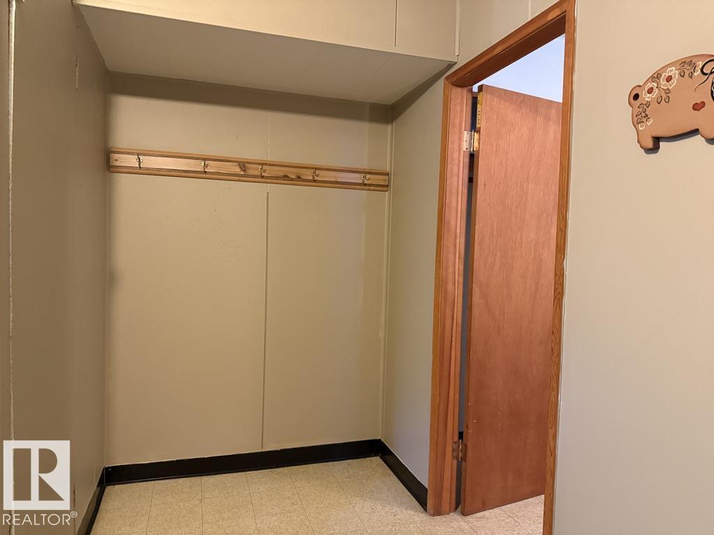 9908 96A Avenue - 43