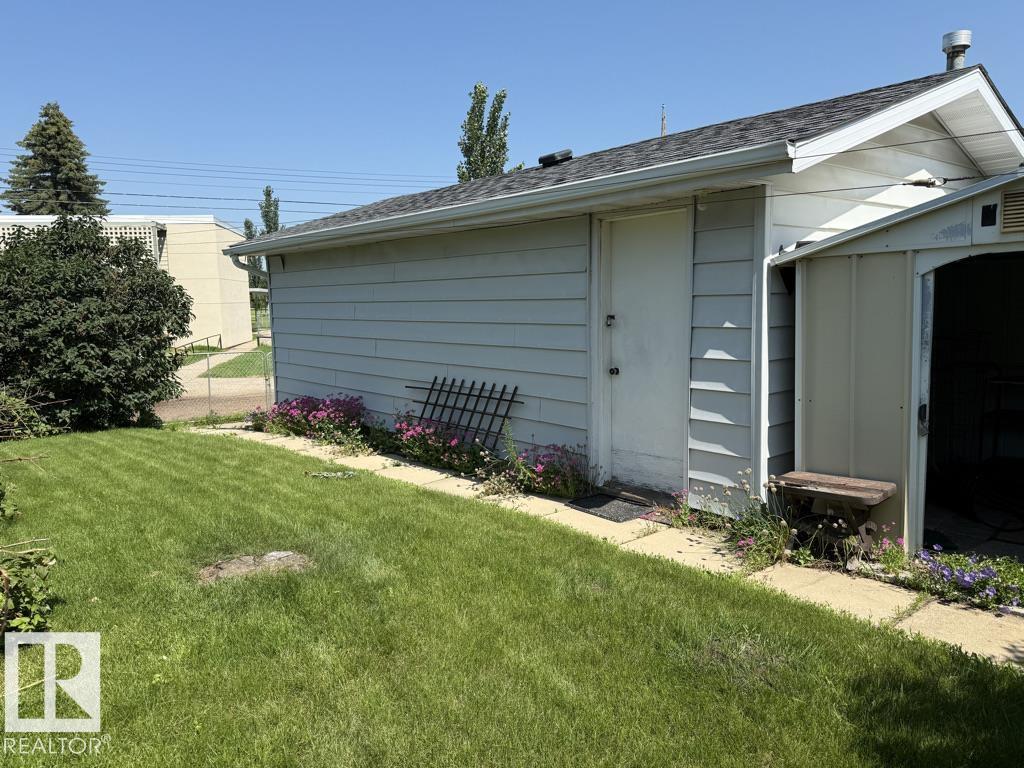 9908 96A Avenue - 55