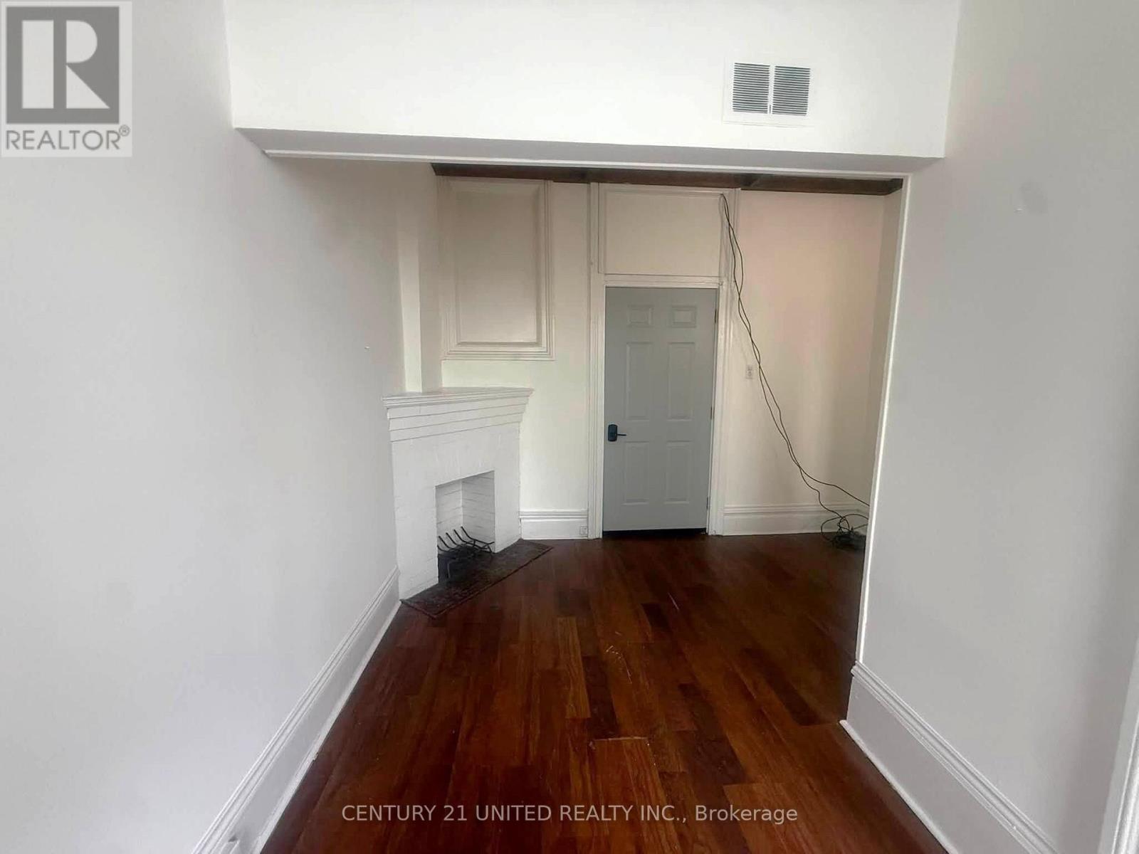 39 KING STREET W - 35