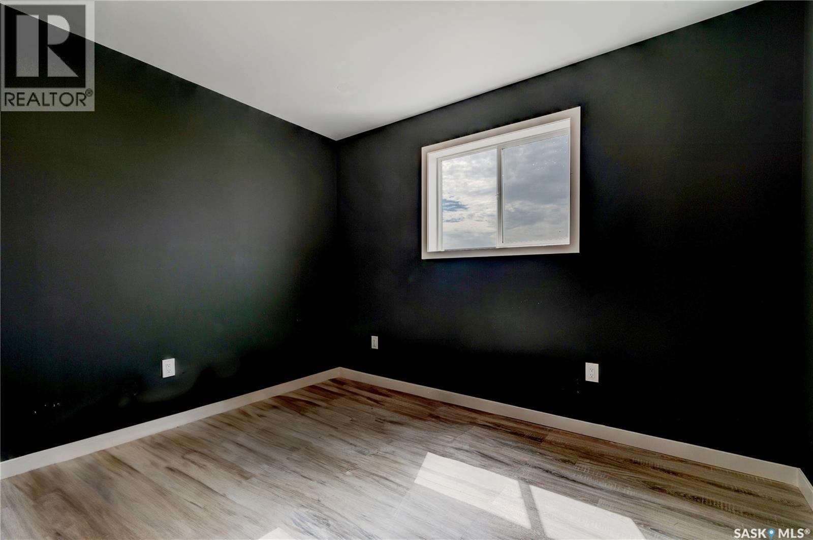 17 Longman DRIVE - 16