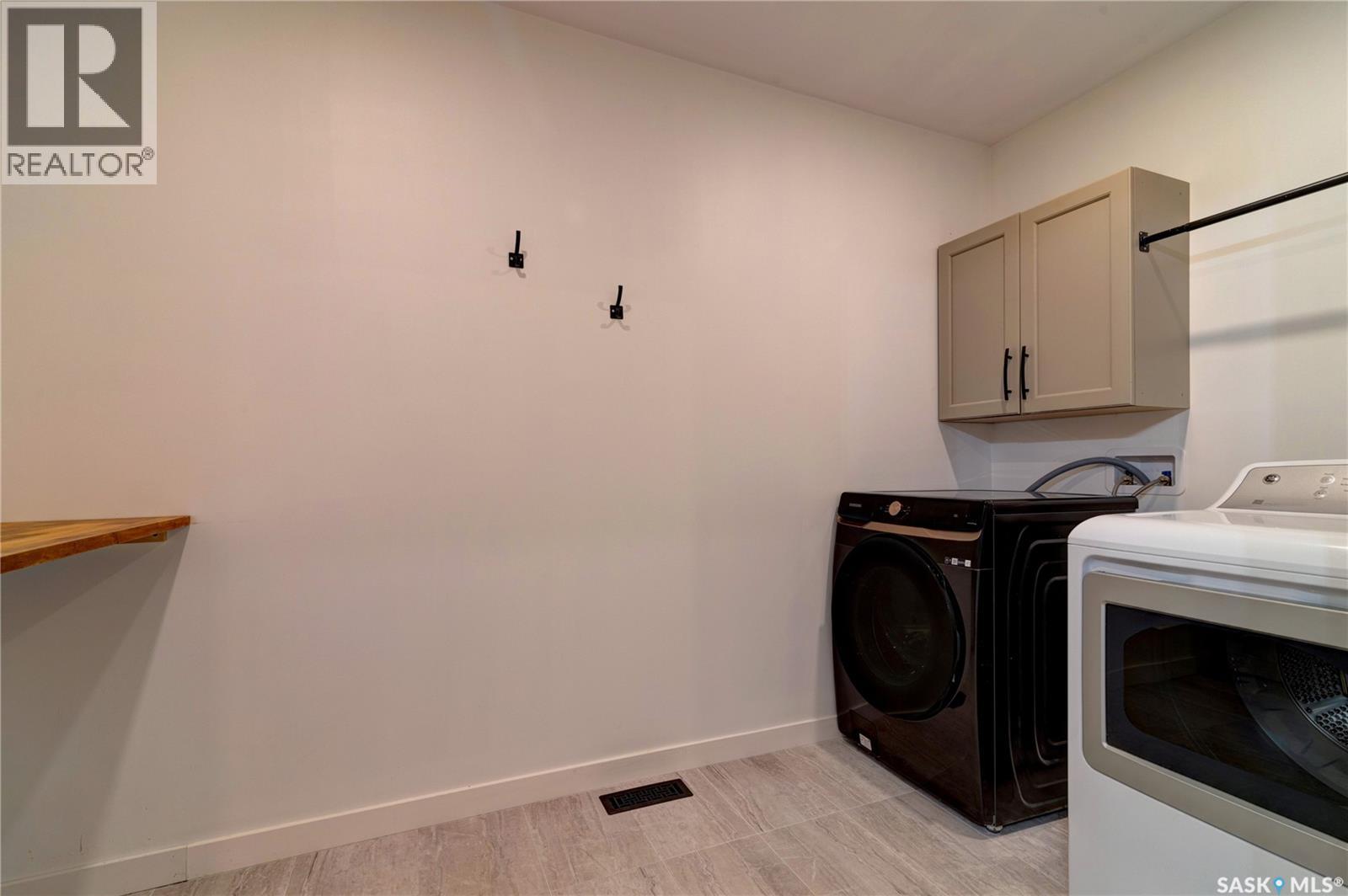 17 Longman DRIVE - 21