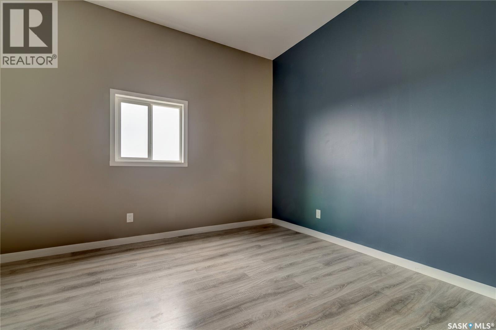 17 Longman DRIVE - 22