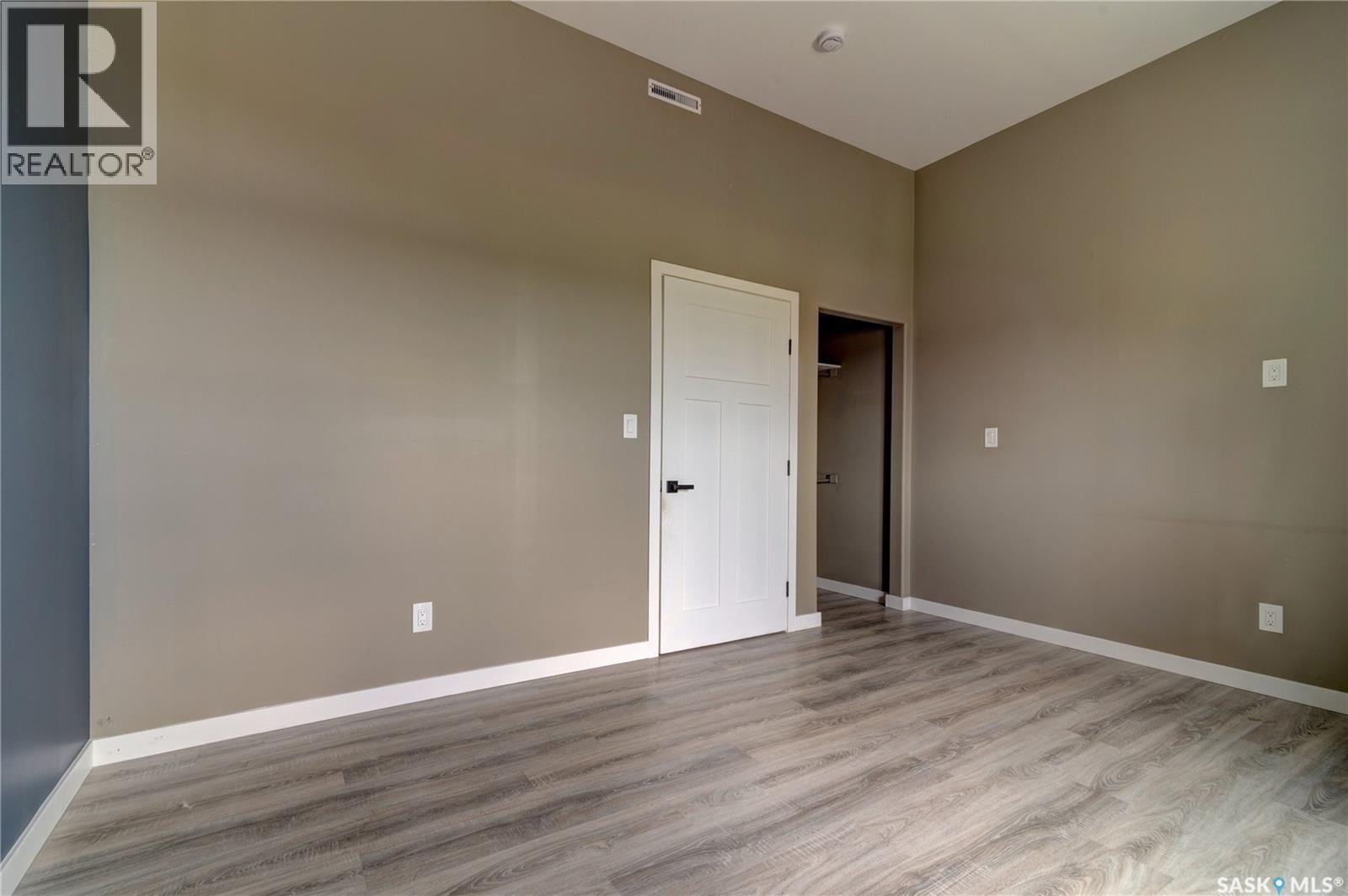 17 Longman DRIVE - 23