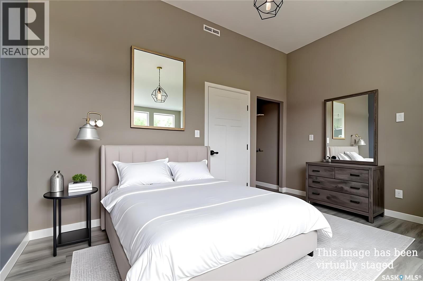 17 Longman DRIVE - 24