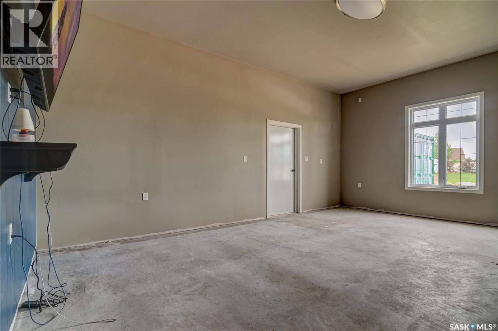 17 Longman DRIVE - 28