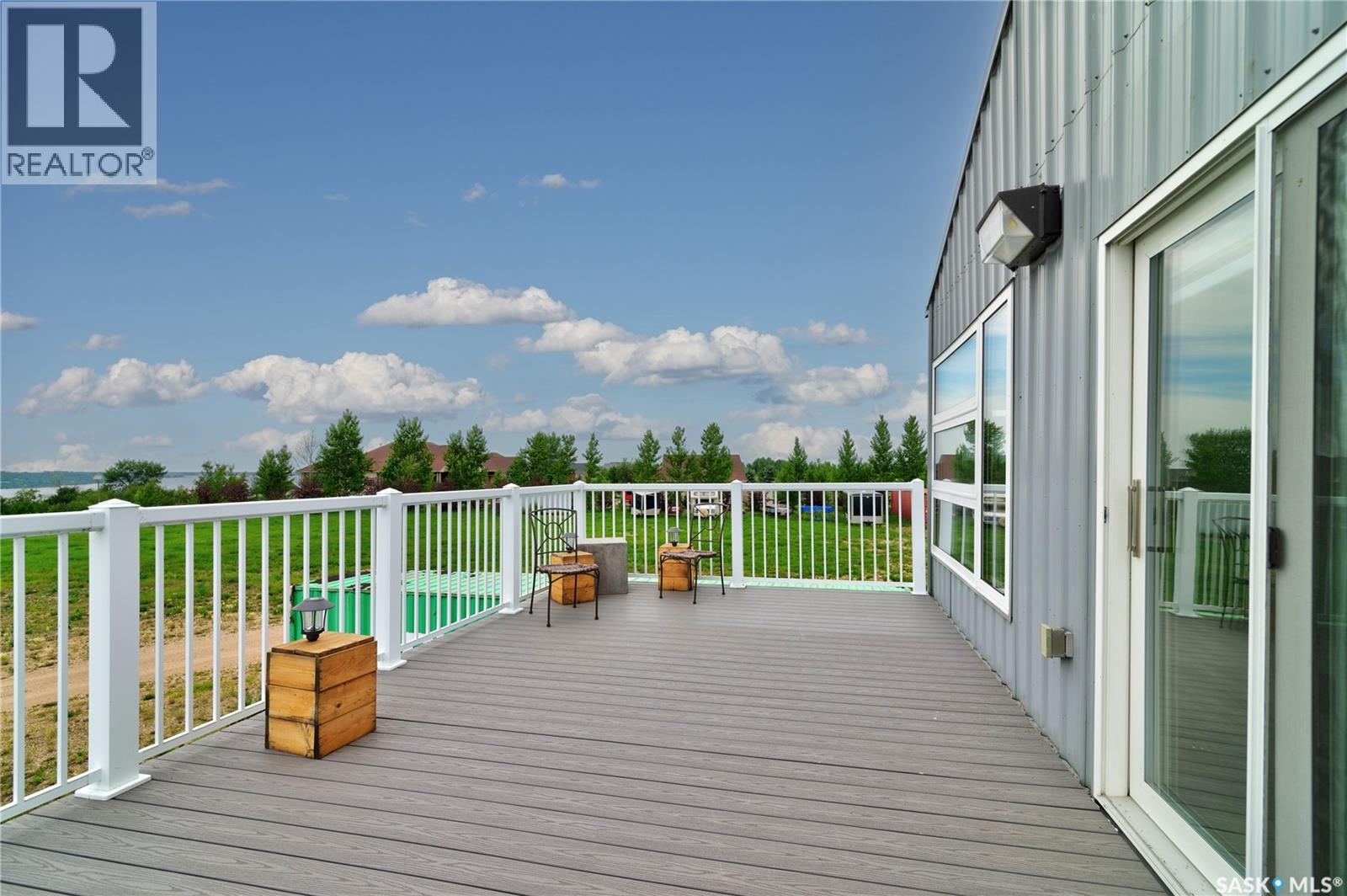 17 Longman DRIVE - 33