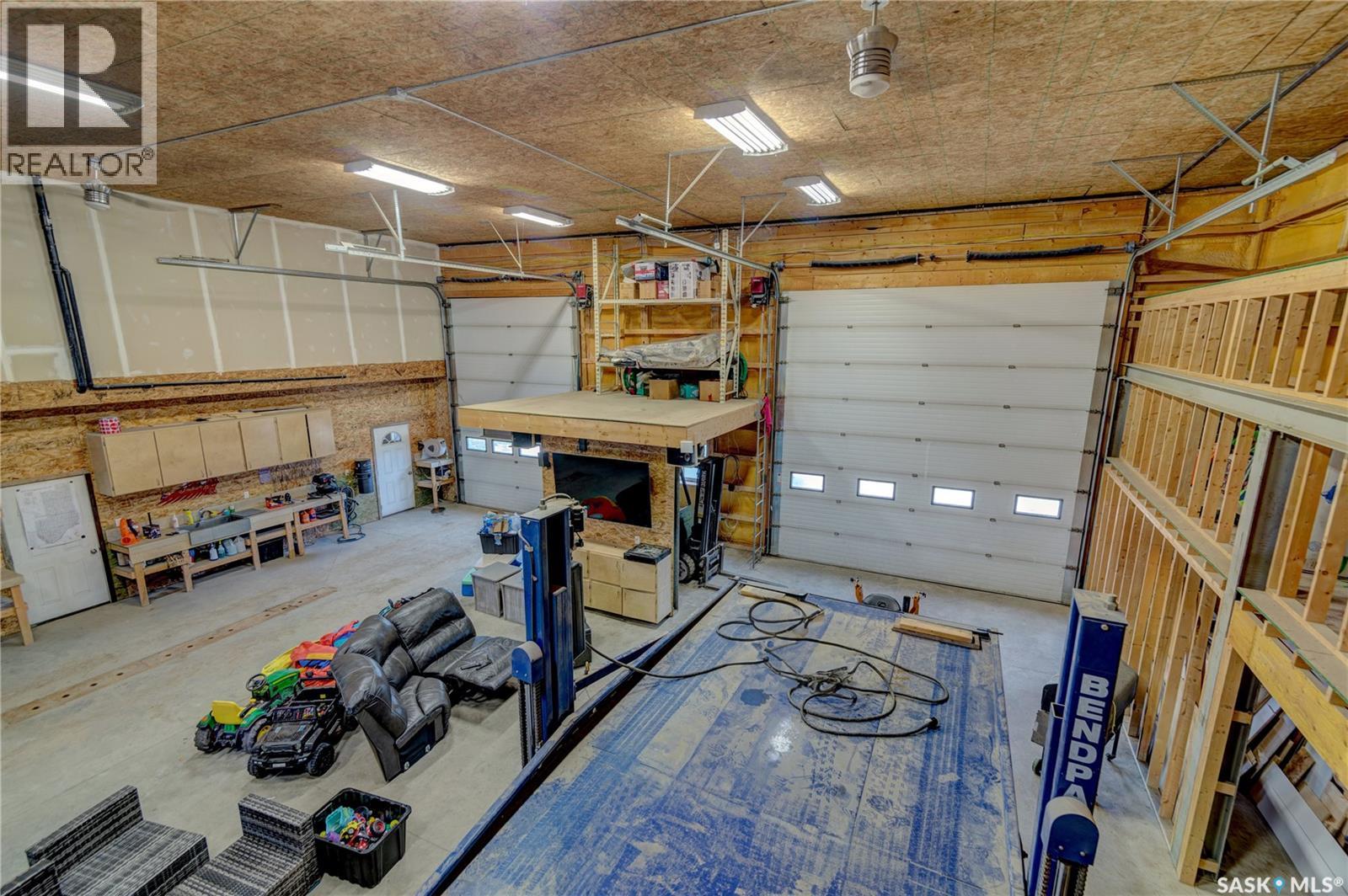 17 Longman DRIVE - 42