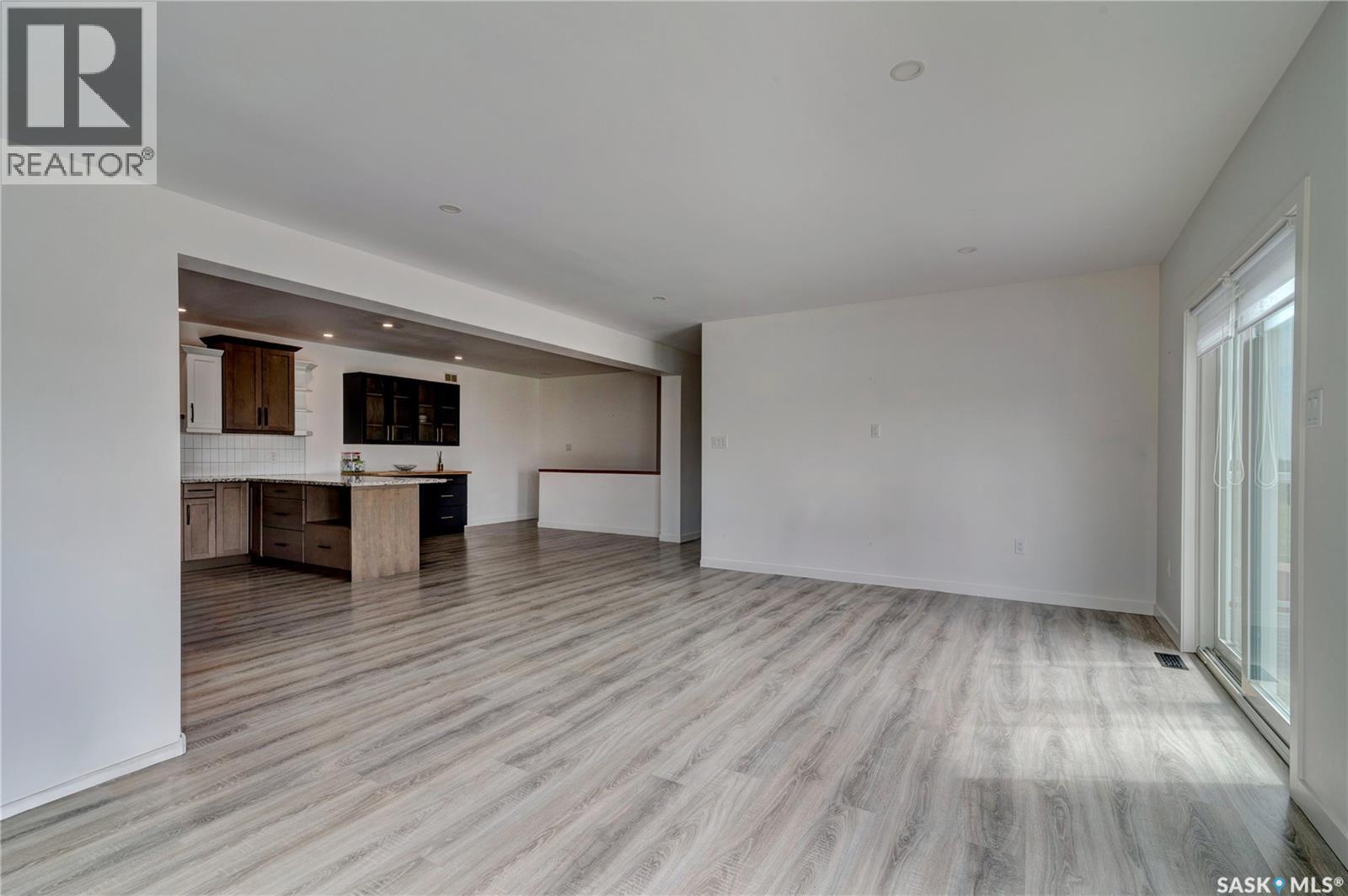 17 Longman DRIVE - 7
