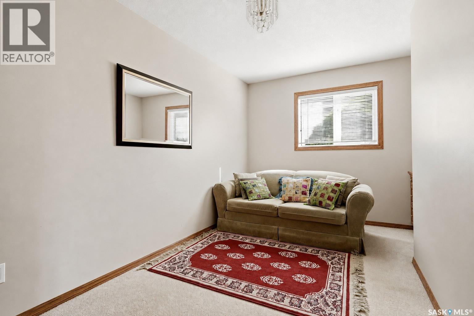 2135 Potts CRESCENT E - Image 29