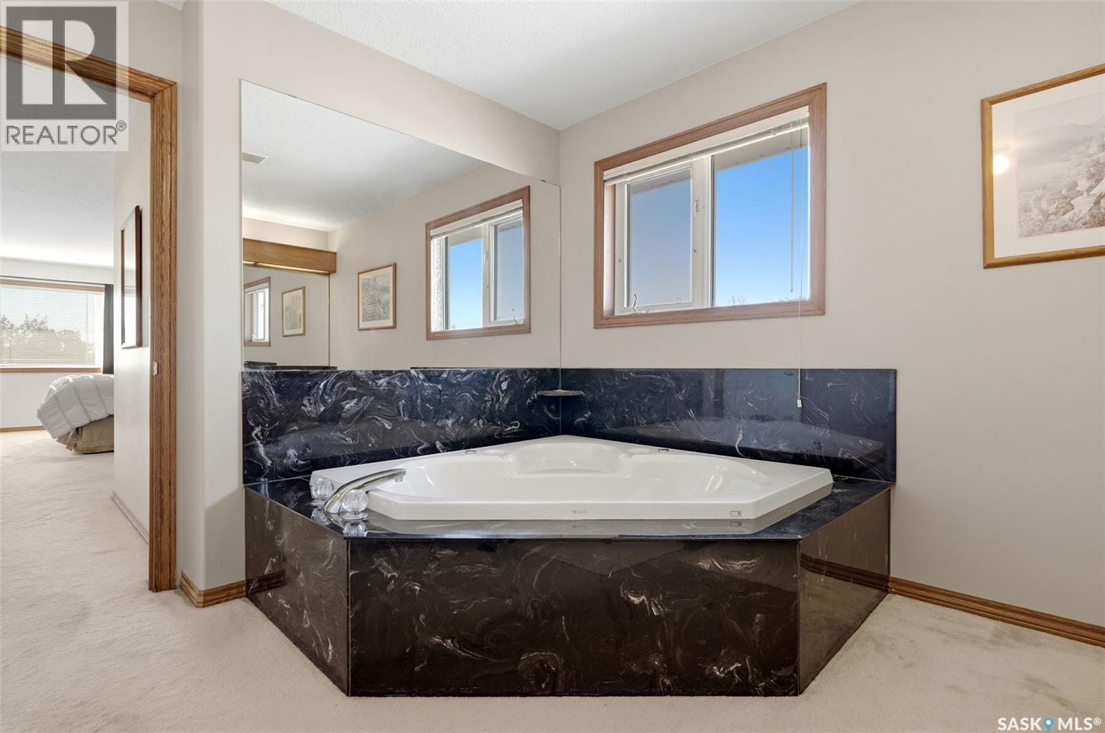 2135 Potts CRESCENT E - Image 34