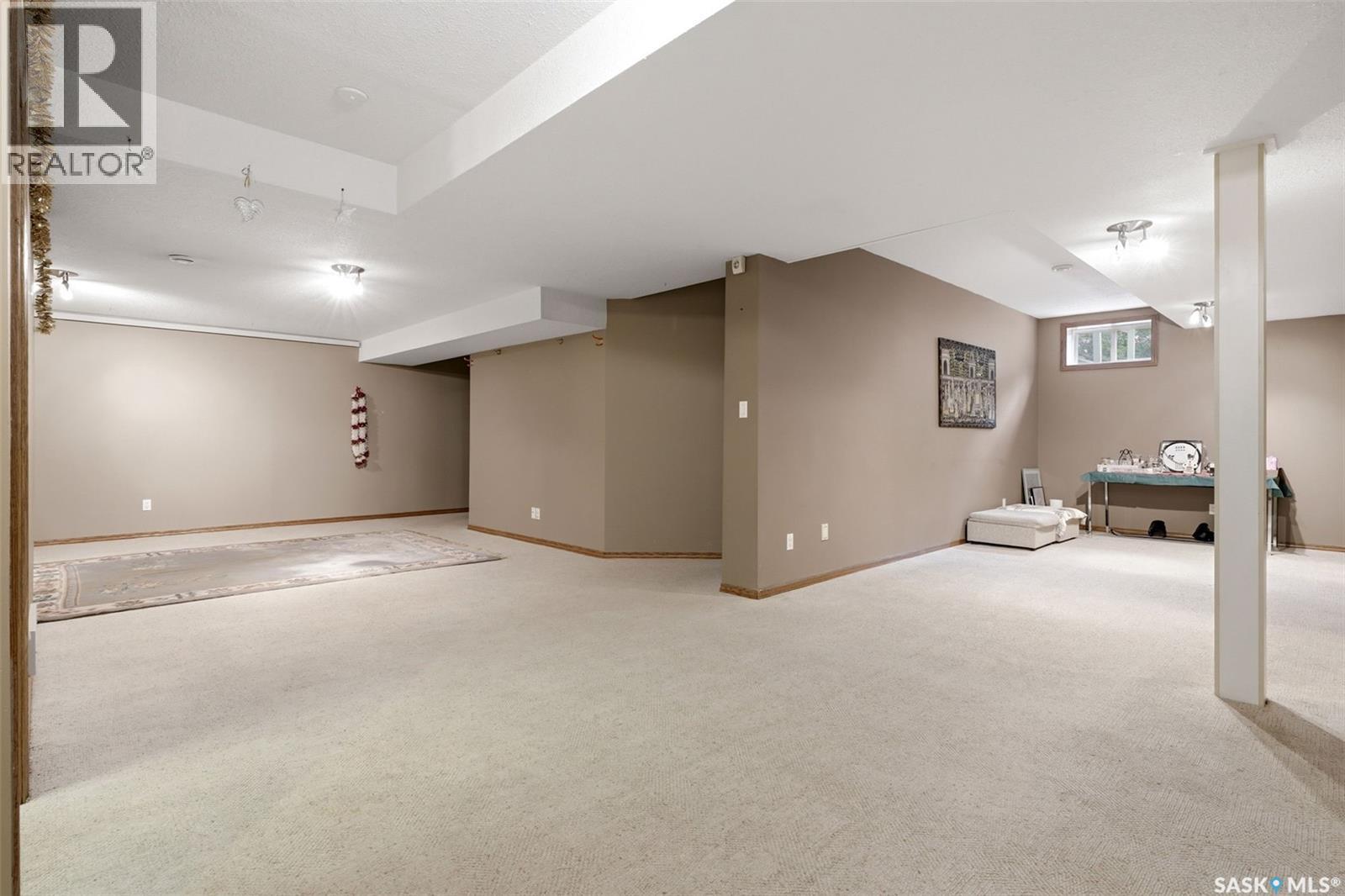 2135 Potts CRESCENT E - Image 52