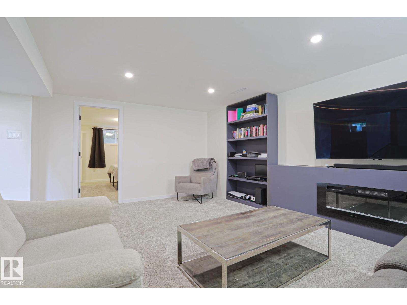 11142 51 ST NW - 20