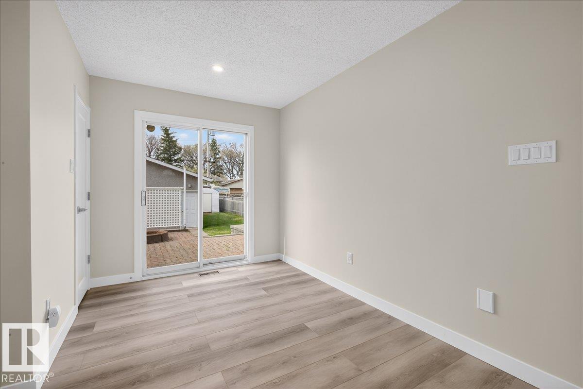 9723 65 AV NW - 21
