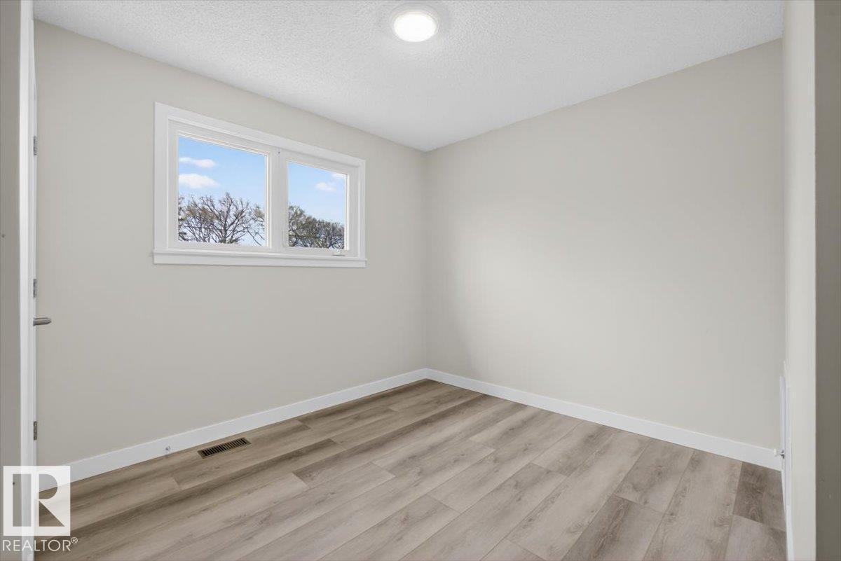 9723 65 AV NW - 26