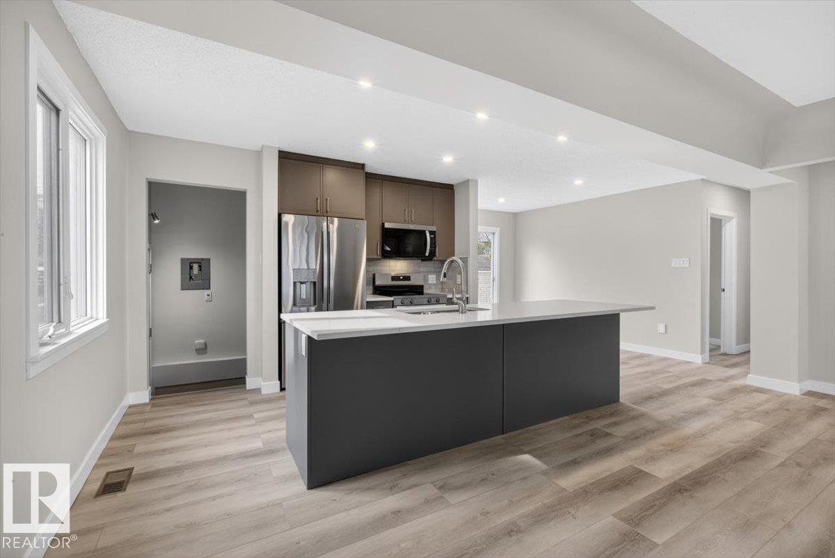 9723 65 AV NW - 15