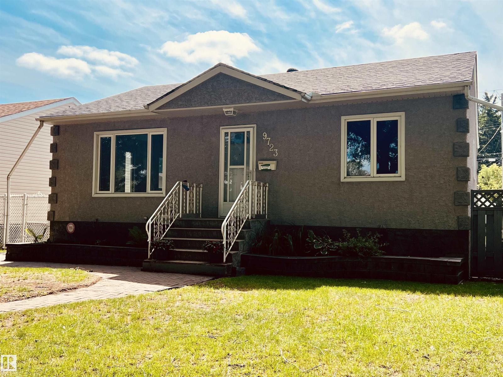 9723 65 AV NW - 2