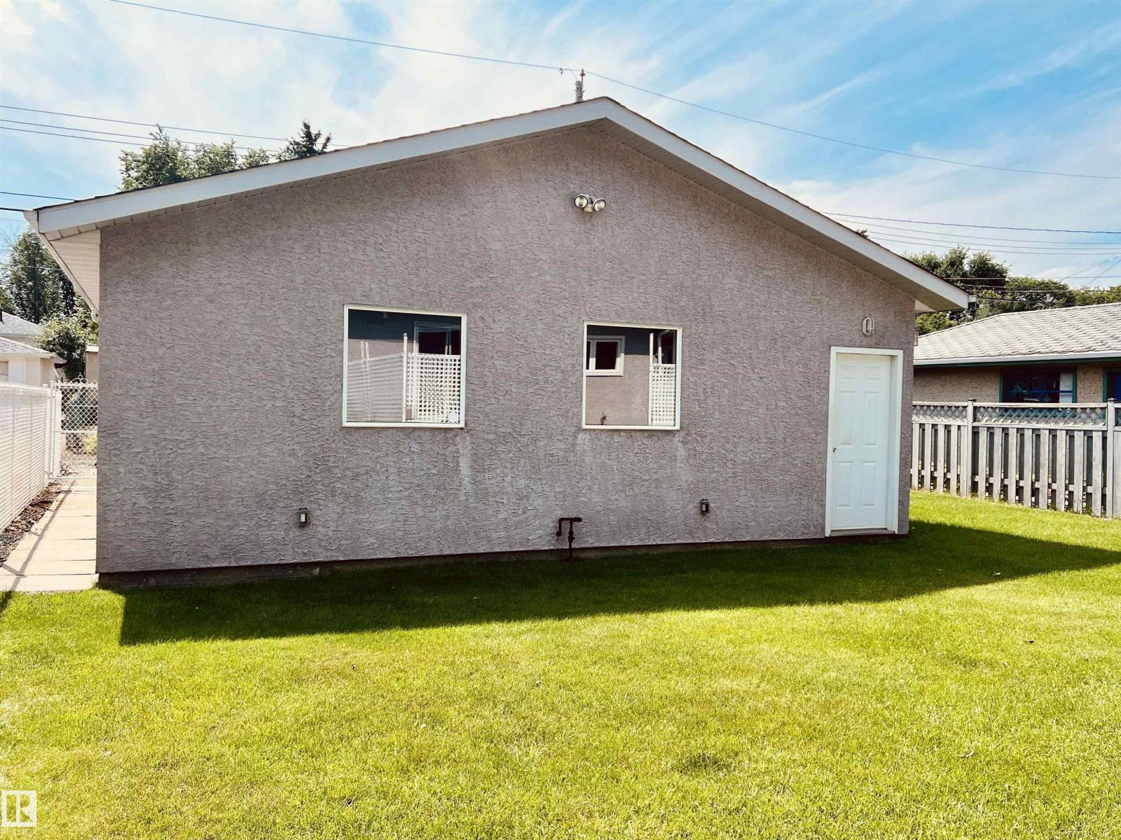 9723 65 AV NW - 49