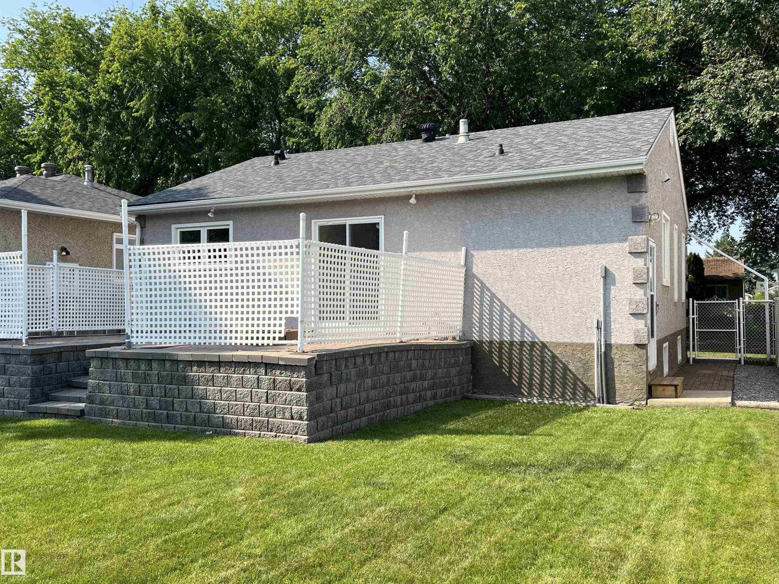 9723 65 AV NW - 50
