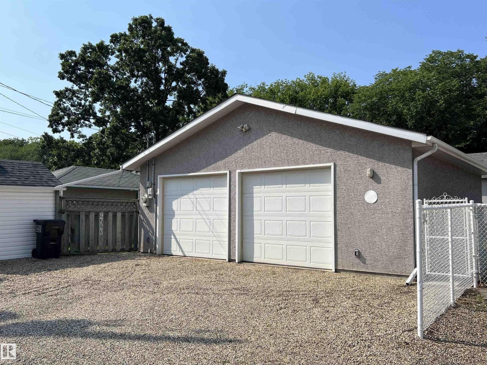 9723 65 AV NW - 52