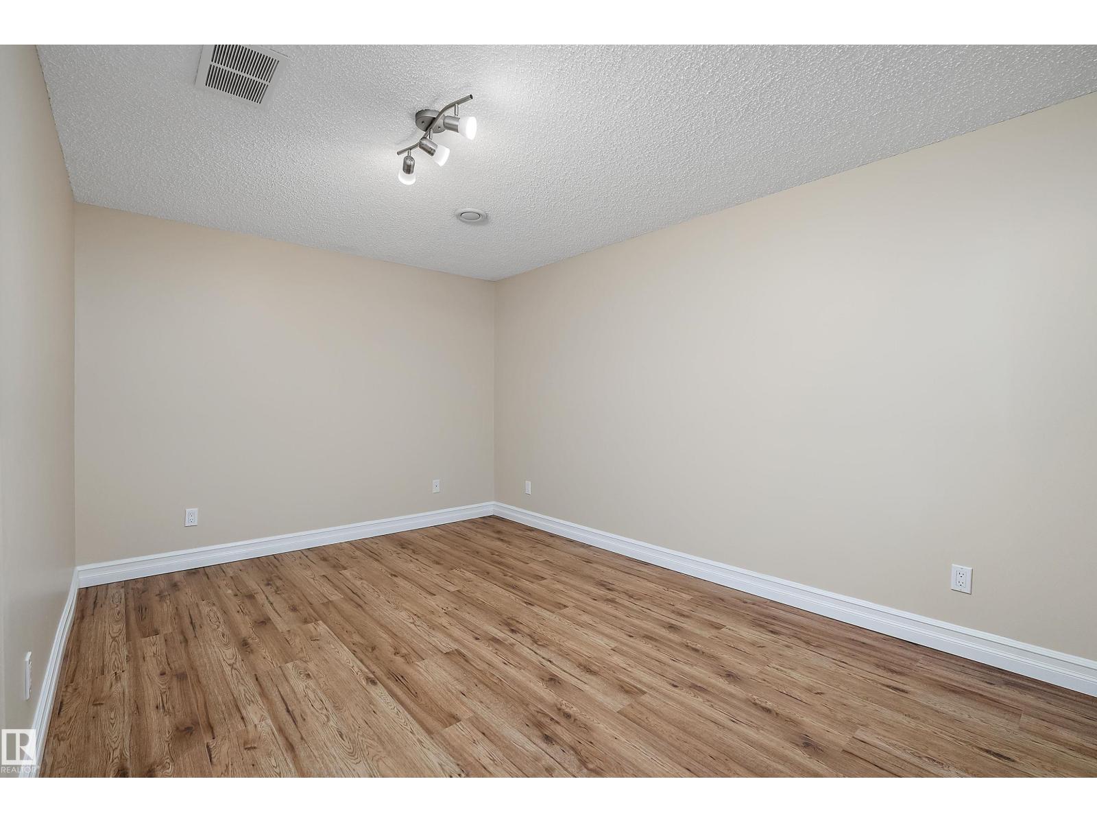 17330 8A AV SW - 33
