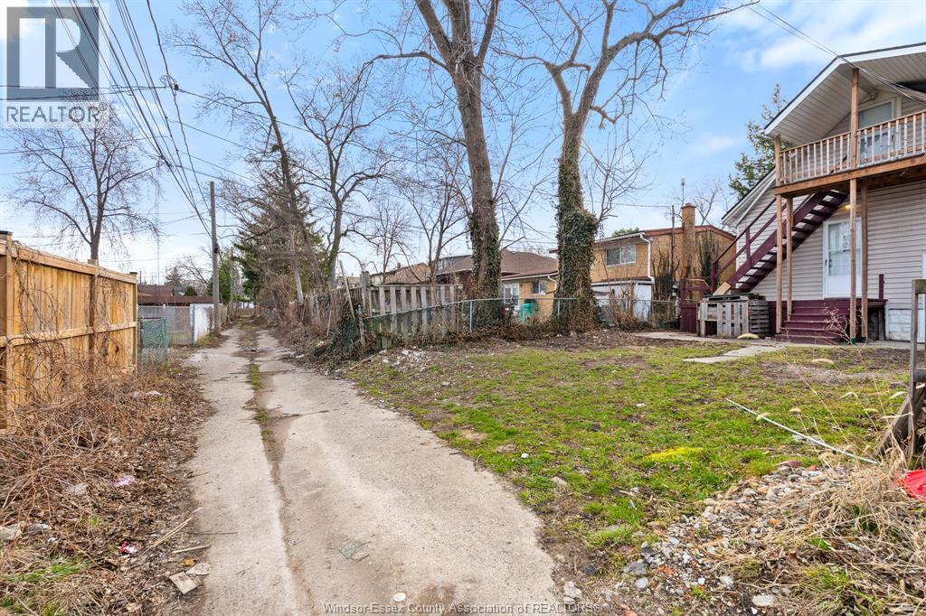 458-460 WAHKETA STREET - 8