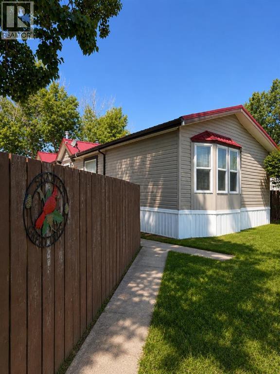 4439 Park Crescent - 1