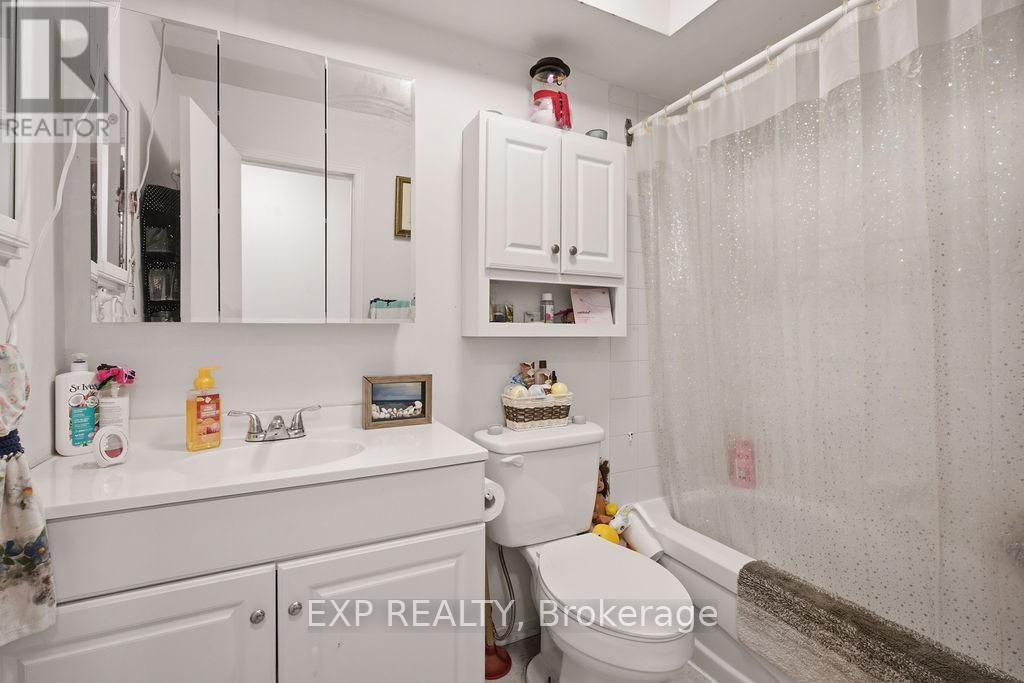 #UNIT #56 1704 TANGUAY COURT - 33